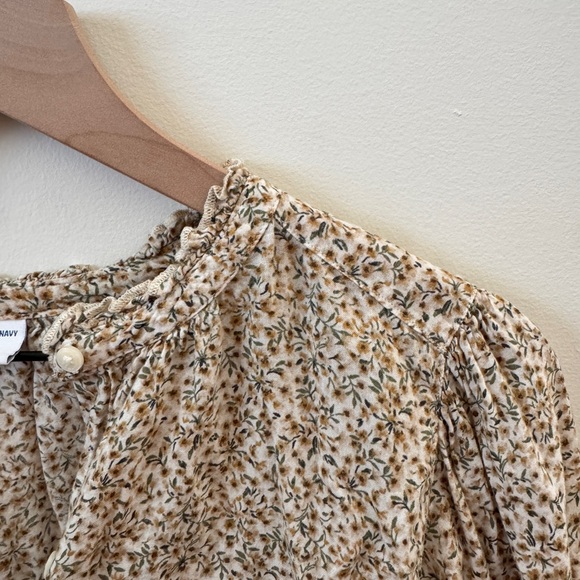 Floral Button-Up Blouse - Picture 4 of 6